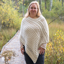 Lataa kuva Galleria-katseluun, Neuleohje – Pyhä-Häkki poncho
